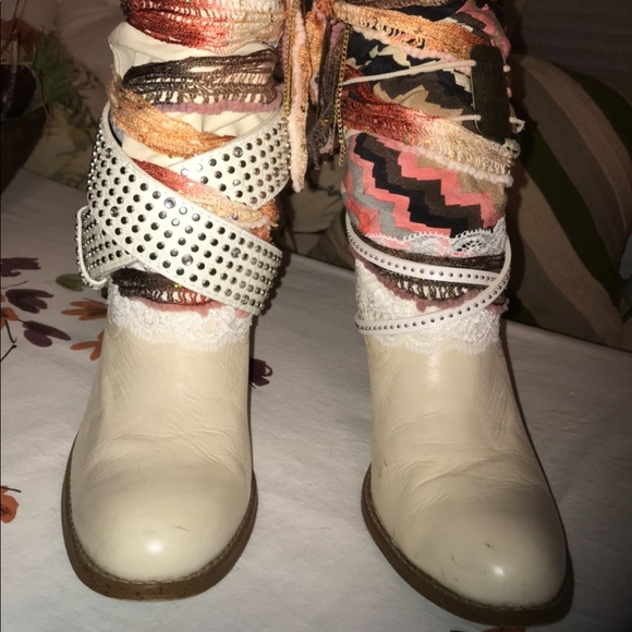 Vintage Boho Cream Boots - Picture 4 of 8